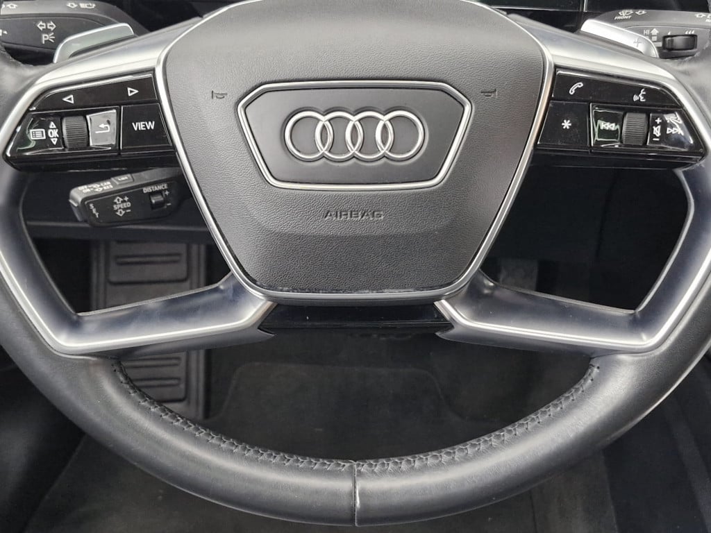 Imagem do veículo AUDI E-TRON PERFORMANCE QUATTRO ELÉTRICO - 2020 - PRETO