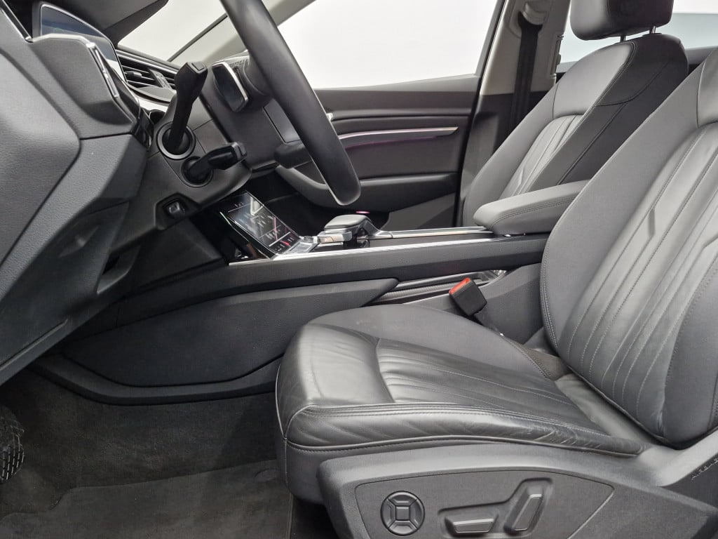 Imagem do veículo AUDI E-TRON PERFORMANCE QUATTRO ELÉTRICO - 2020 - PRETO
