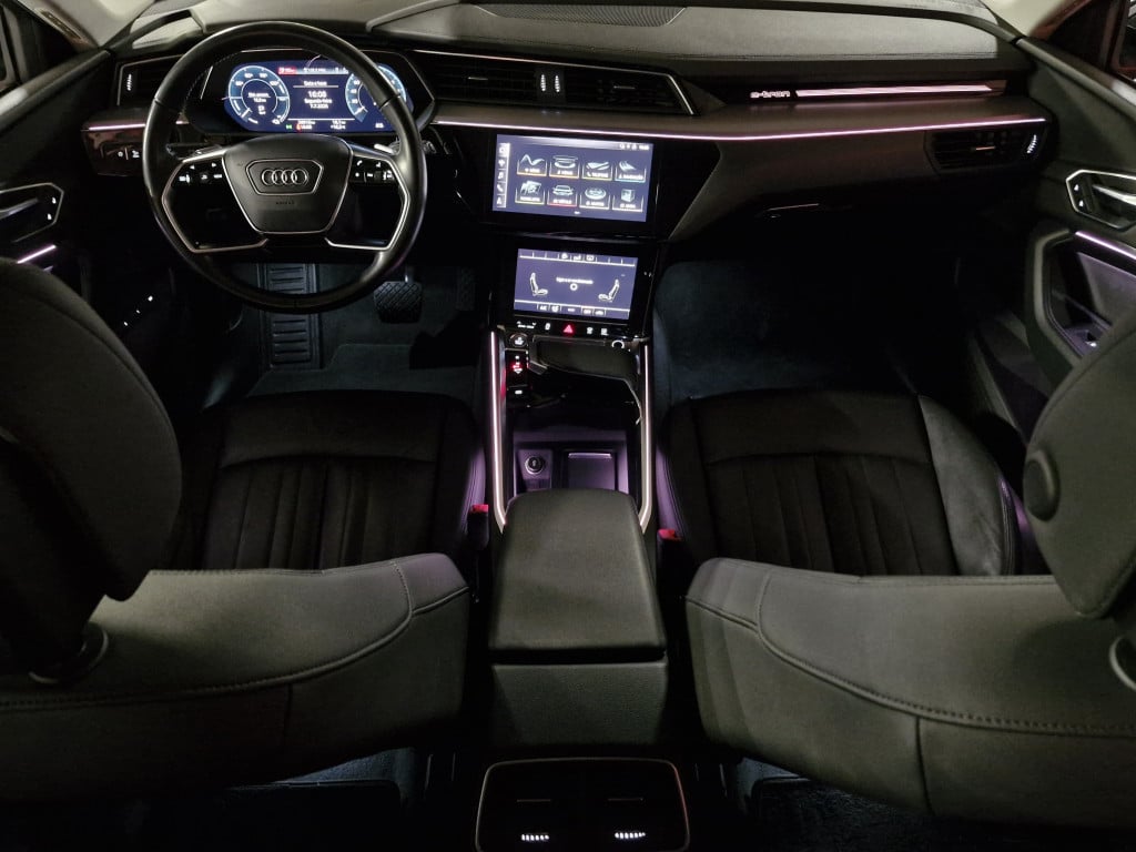 Imagem do veículo AUDI E-TRON PERFORMANCE QUATTRO ELÉTRICO - 2020 - PRETO