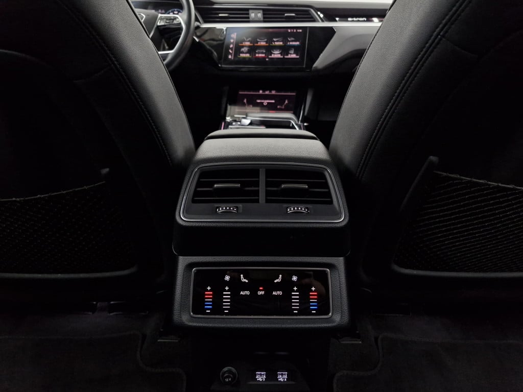 Imagem do veículo AUDI E-TRON PERFORMANCE QUATTRO ELÉTRICO - 2020 - PRETO
