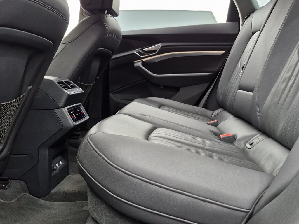 Imagem do veículo AUDI E-TRON PERFORMANCE QUATTRO ELÉTRICO - 2020 - PRETO