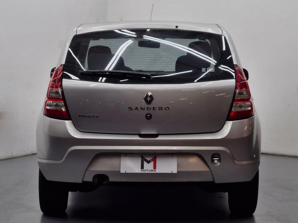 Imagem do veículo RENAULT SANDERO EXPRESSION 1.0 FLEX MANUAL -2013 - PRATA