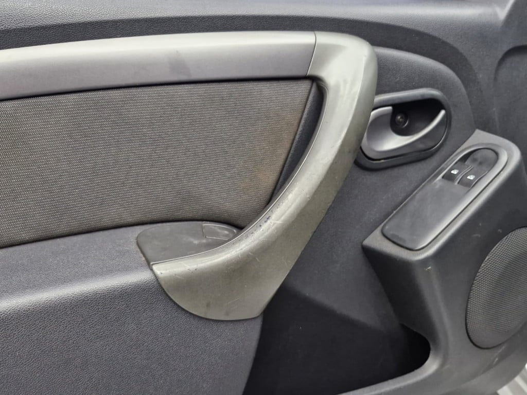 Imagem do veículo RENAULT SANDERO EXPRESSION 1.0 FLEX MANUAL -2013 - PRATA