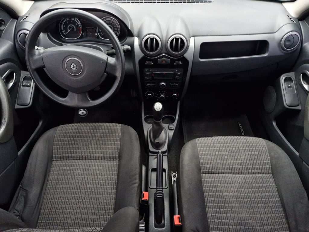 Imagem do veículo RENAULT SANDERO EXPRESSION 1.0 FLEX MANUAL -2013 - PRATA