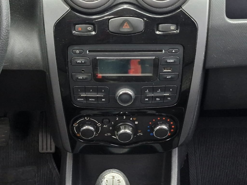 Imagem do veículo RENAULT SANDERO EXPRESSION 1.0 FLEX MANUAL -2013 - PRATA