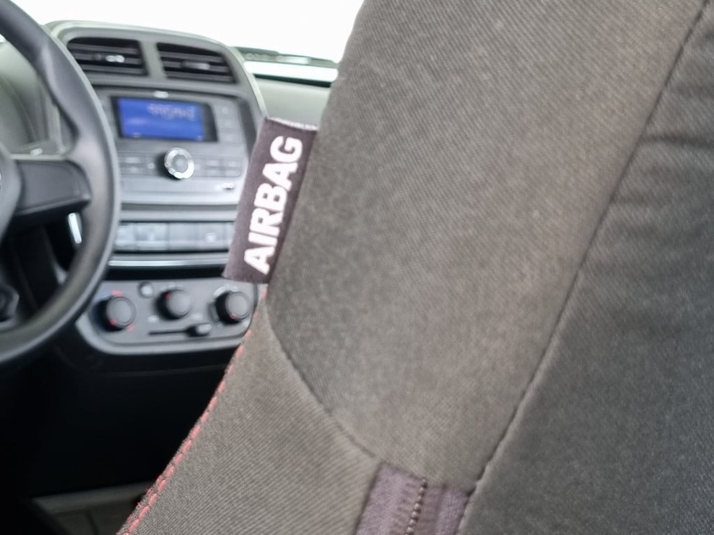 Imagem do veículo RENAULT KWID ZEN 1.0 SCE FLEX MANUAL - 2023 - BRANCO