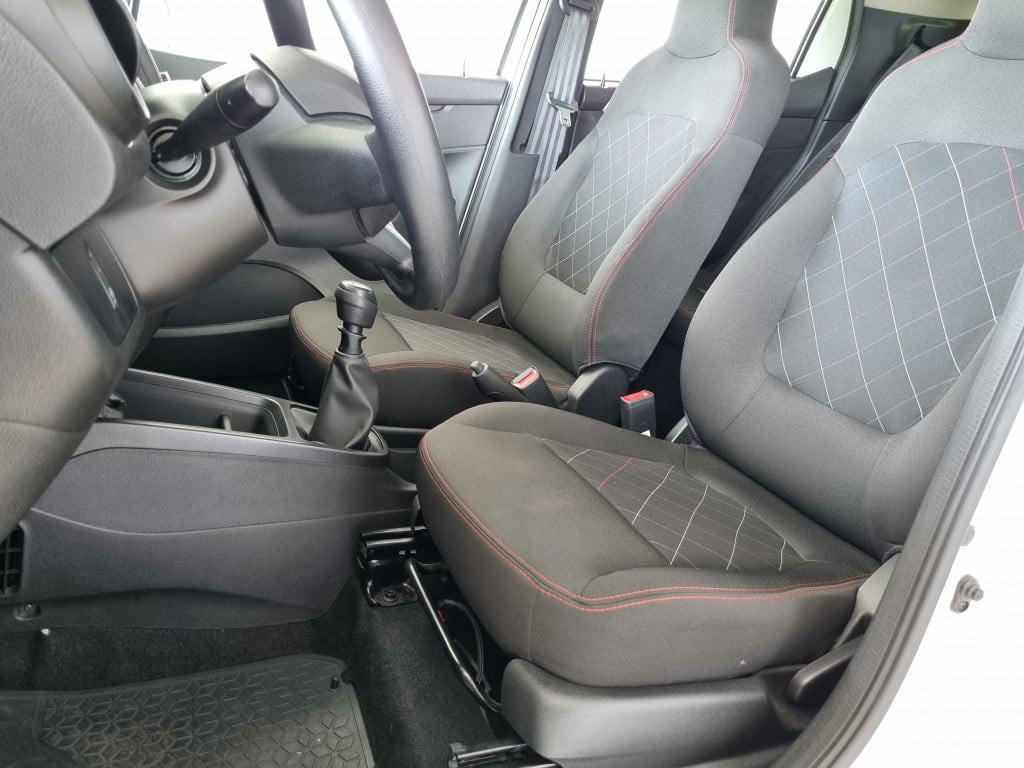 Imagem do veículo RENAULT KWID ZEN 1.0 SCE FLEX MANUAL - 2023 - BRANCO