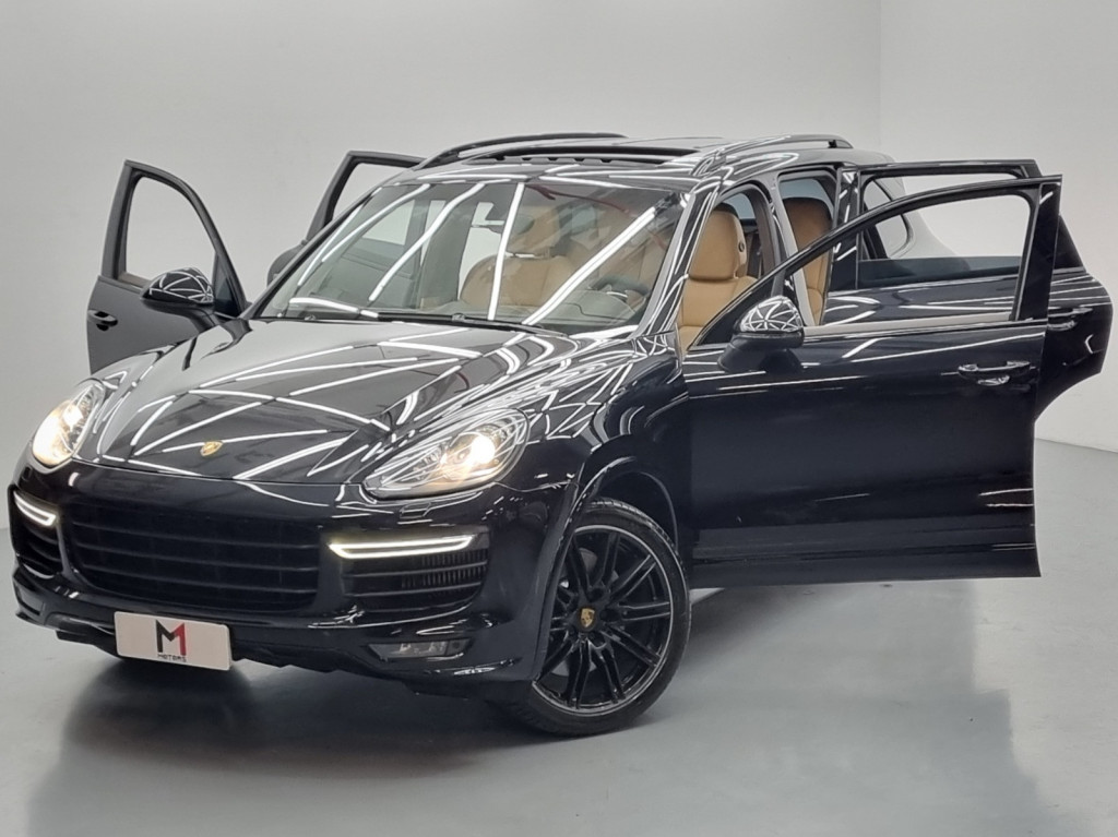 Imagem do veículo PORSCHE CAYENNE GTS 3.6 V6 4X4 GASOLINA AUTOMÁTICO - 2016 - PRETO