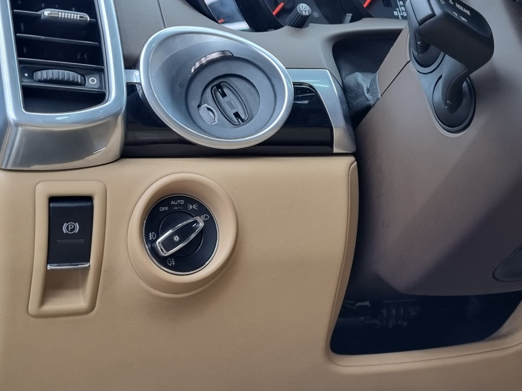 Imagem do veículo PORSCHE CAYENNE GTS 3.6 V6 4X4 GASOLINA AUTOMÁTICO - 2016 - PRETO