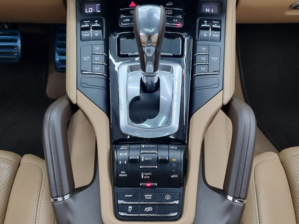Imagem do veículo PORSCHE CAYENNE GTS 3.6 V6 4X4 GASOLINA AUTOMÁTICO - 2016 - PRETO