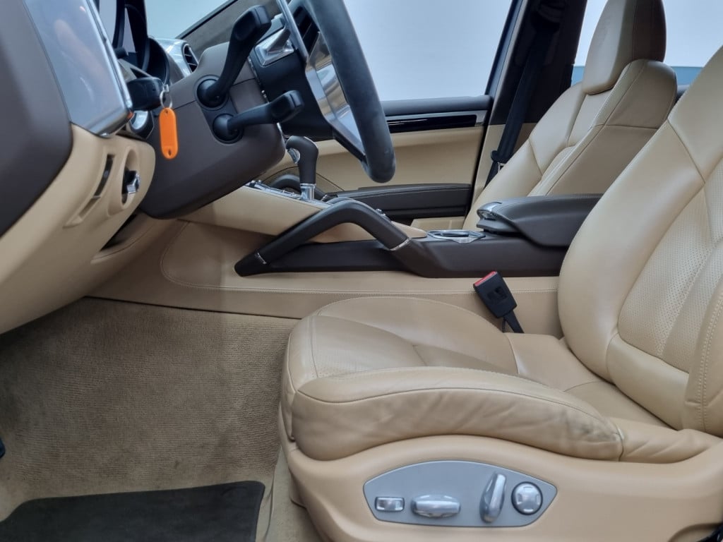 Imagem do veículo PORSCHE CAYENNE GTS 3.6 V6 4X4 GASOLINA AUTOMÁTICO - 2016 - PRETO