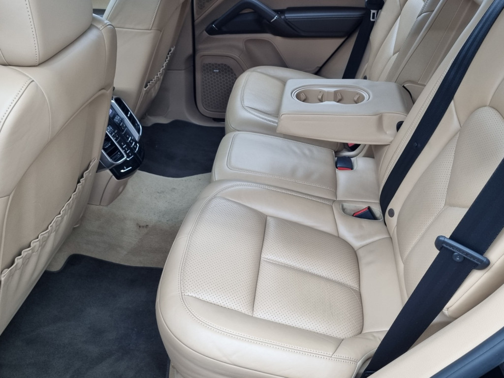 Imagem do veículo PORSCHE CAYENNE GTS 3.6 V6 4X4 GASOLINA AUTOMÁTICO - 2016 - PRETO