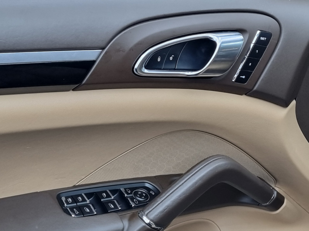 Imagem do veículo PORSCHE CAYENNE GTS 3.6 V6 4X4 GASOLINA AUTOMÁTICO - 2016 - PRETO