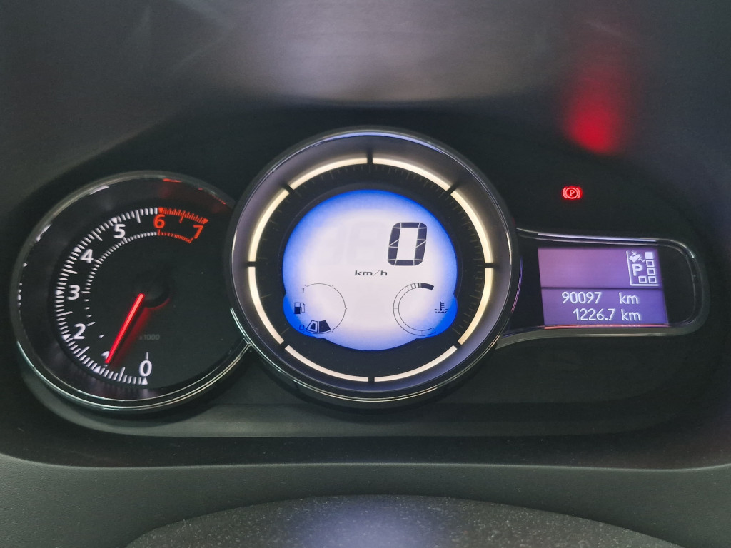 Imagem do veículo RENAULT FLUENCE DYNAMIQUE PLUS 2.0 FLEX CVT - 2017 - PRATA