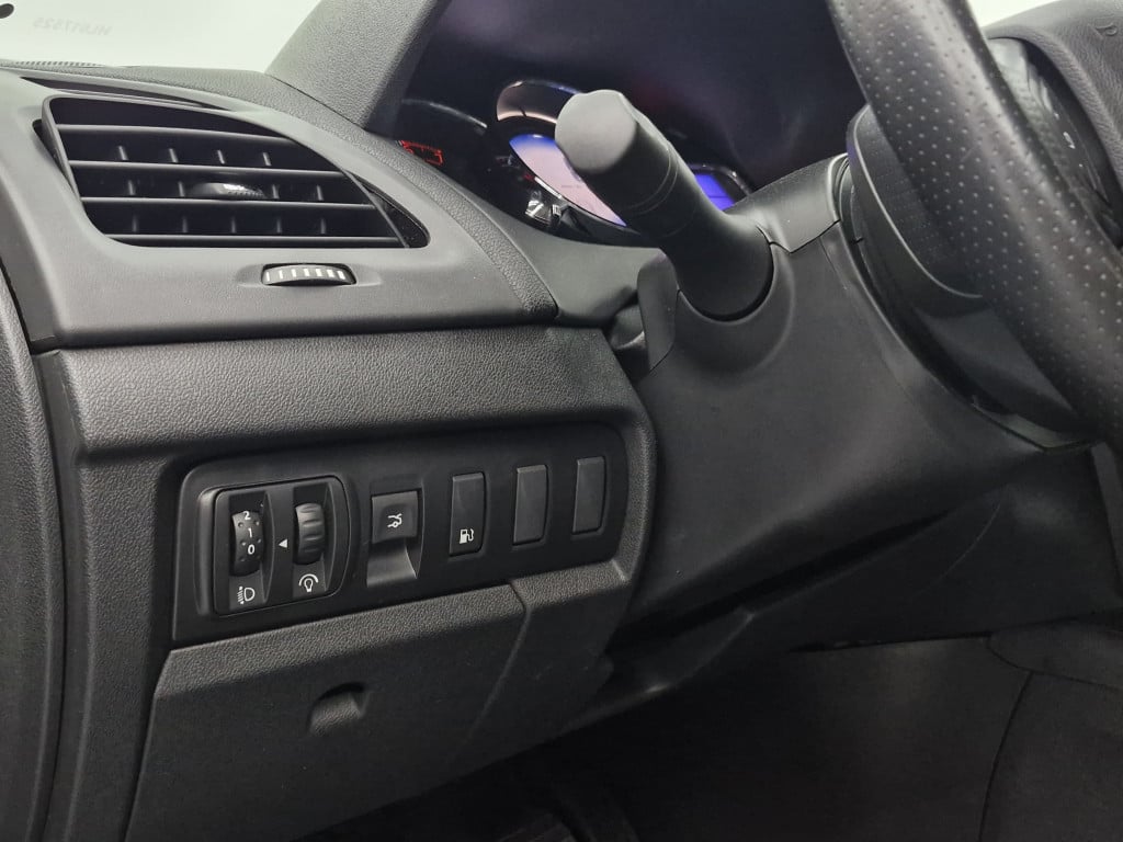 Imagem do veículo RENAULT FLUENCE DYNAMIQUE PLUS 2.0 FLEX CVT - 2017 - PRATA