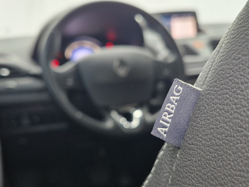 Imagem do veículo RENAULT FLUENCE DYNAMIQUE PLUS 2.0 FLEX CVT - 2017 - PRATA