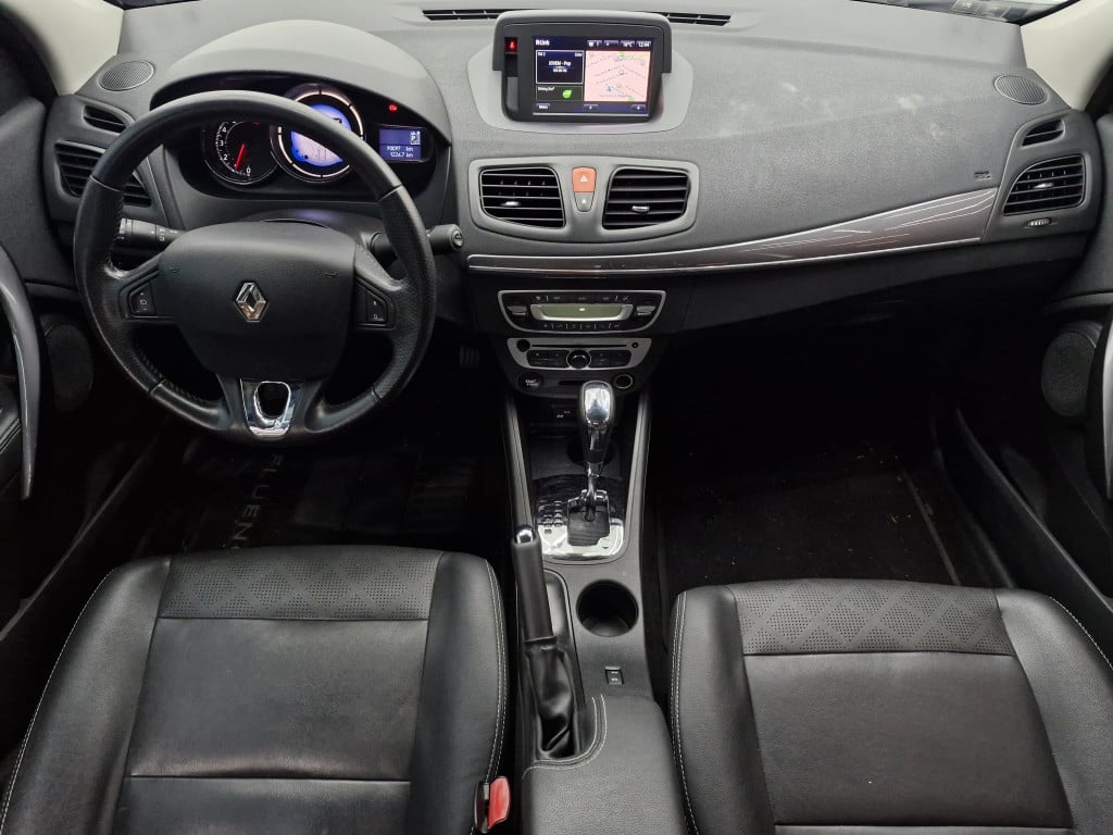 Imagem do veículo RENAULT FLUENCE DYNAMIQUE PLUS 2.0 FLEX CVT - 2017 - PRATA
