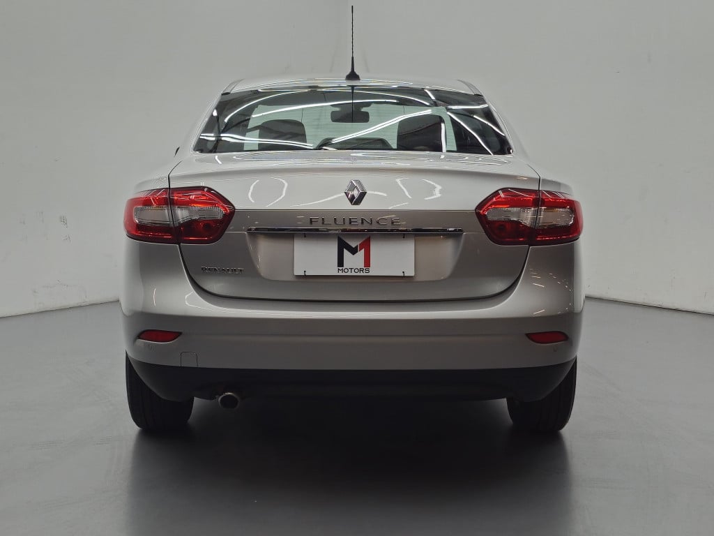 Imagem do veículo RENAULT FLUENCE DYNAMIQUE PLUS 2.0 FLEX CVT - 2017 - PRATA