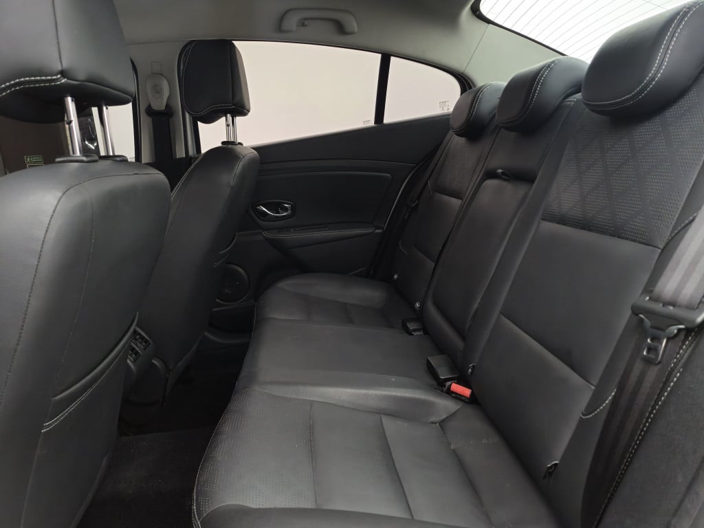 Imagem do veículo RENAULT FLUENCE DYNAMIQUE PLUS 2.0 FLEX CVT - 2017 - PRATA