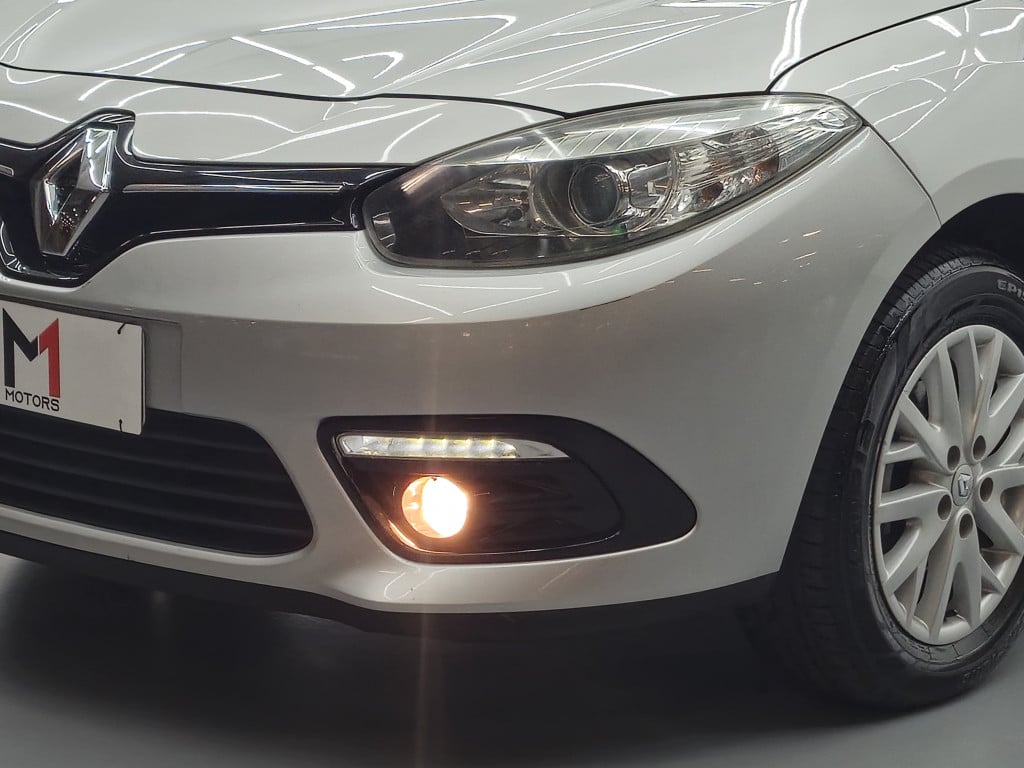Imagem do veículo RENAULT FLUENCE DYNAMIQUE PLUS 2.0 FLEX CVT - 2017 - PRATA