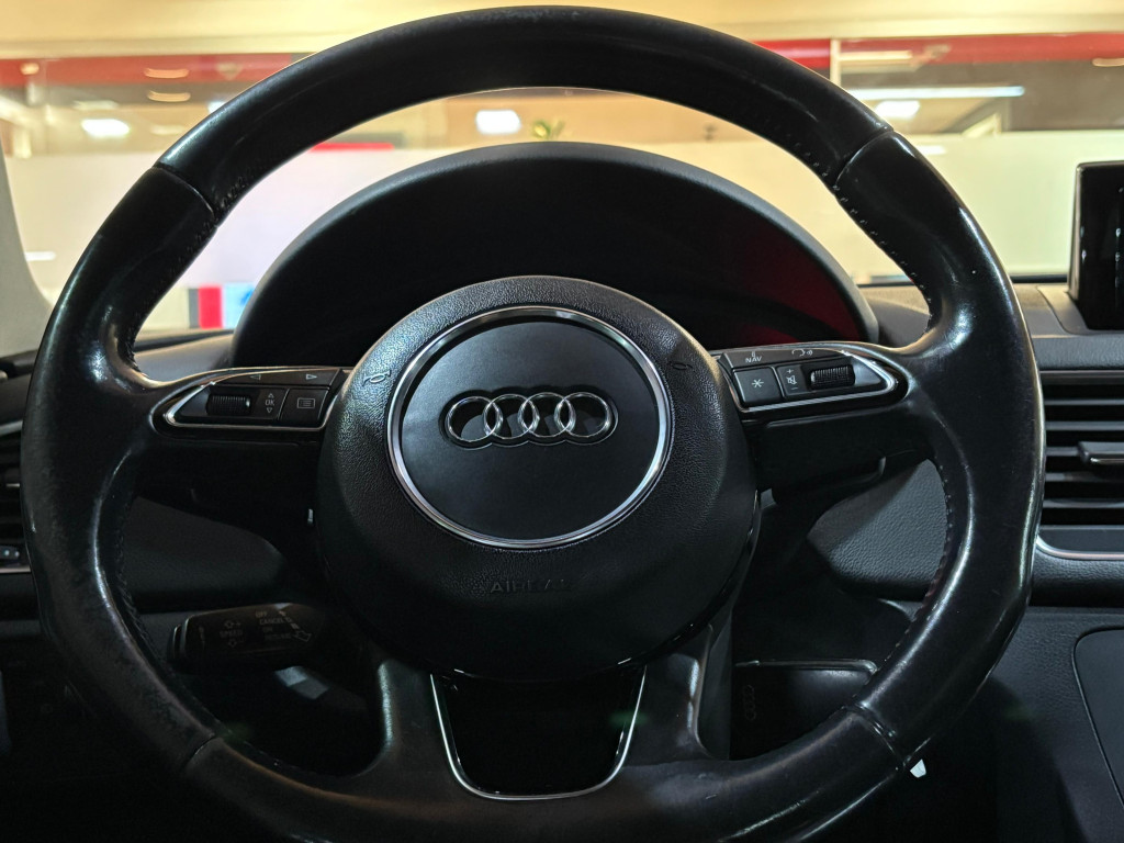 Imagem do veículo AUDI Q3 AMBITION 1.4 TFSI  FLEX 4P S TRONIC - 2017 - PRATA