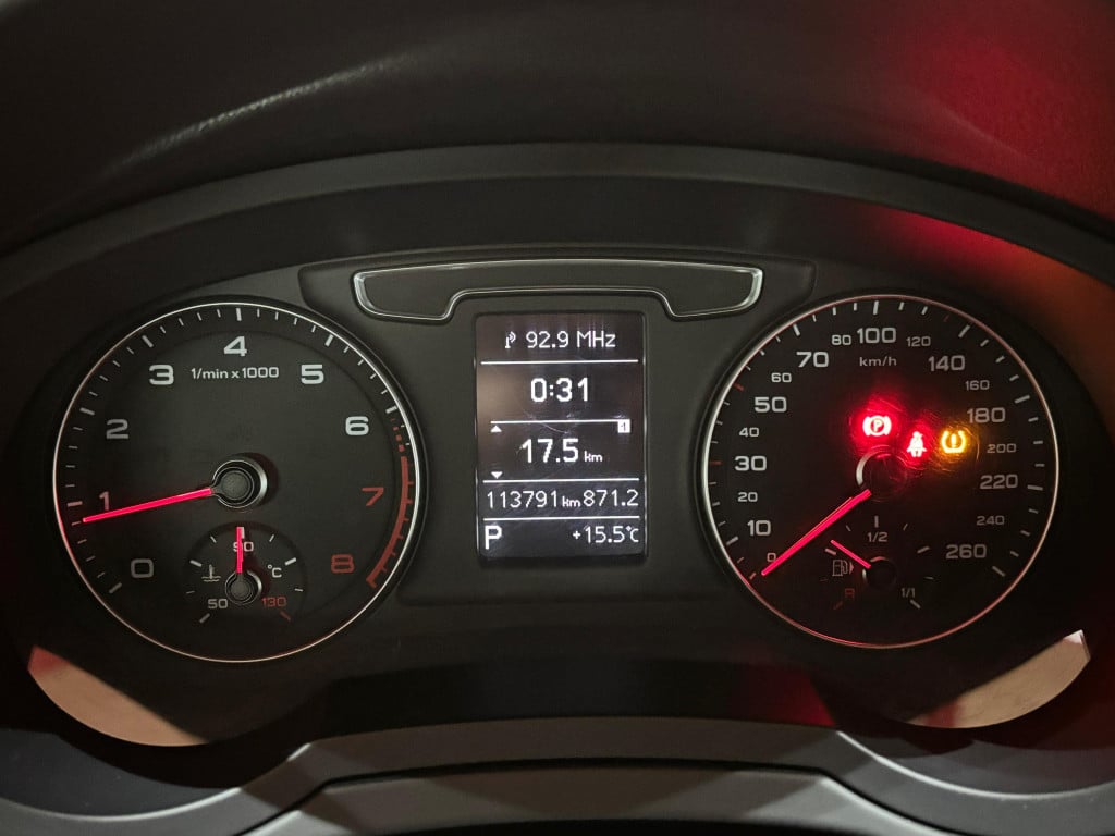 Imagem do veículo AUDI Q3 AMBITION 1.4 TFSI  FLEX 4P S TRONIC - 2017 - PRATA