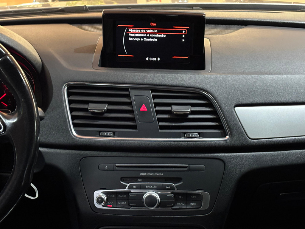 Imagem do veículo AUDI Q3 AMBITION 1.4 TFSI  FLEX 4P S TRONIC - 2017 - PRATA