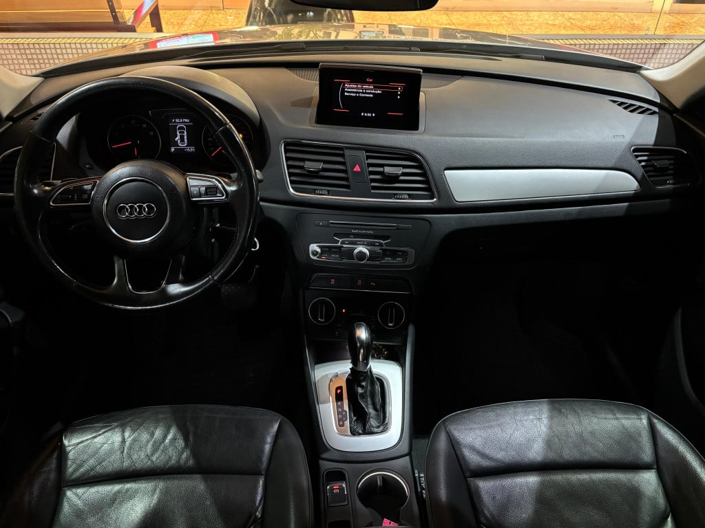 Imagem do veículo AUDI Q3 AMBITION 1.4 TFSI  FLEX 4P S TRONIC - 2017 - PRATA