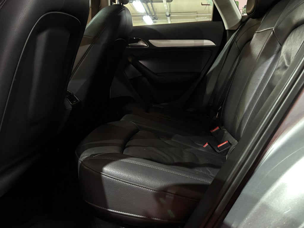 Imagem do veículo AUDI Q3 AMBITION 1.4 TFSI  FLEX 4P S TRONIC - 2017 - PRATA