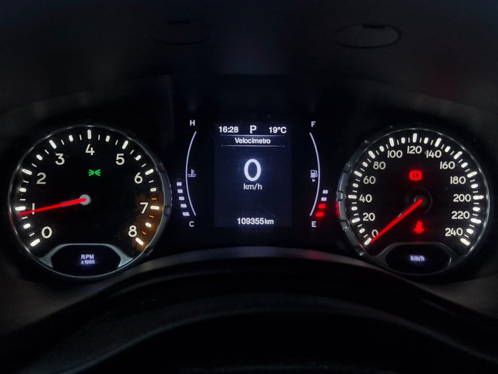 Imagem do veículo JEEP RENEGADE 1.8 FLEX AUTOMÁTICO - 2018 - PRETA
