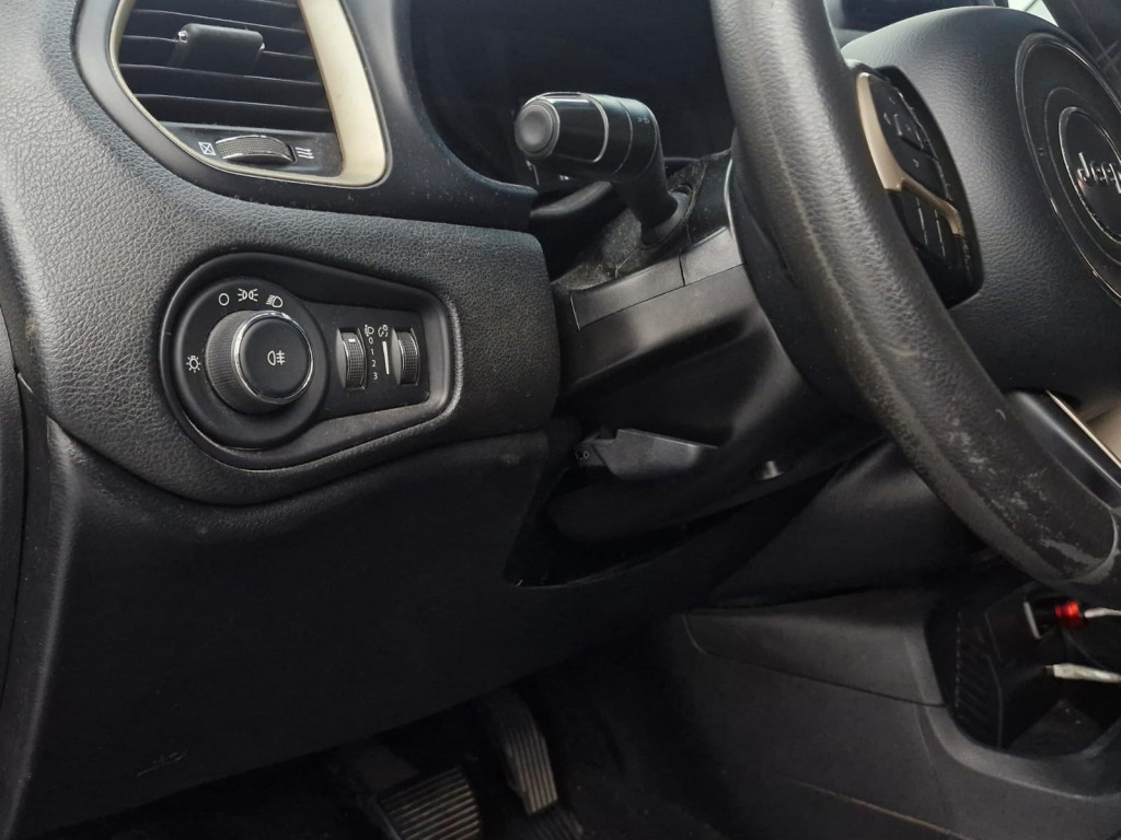 Imagem do veículo JEEP RENEGADE 1.8 FLEX AUTOMÁTICO - 2018 - PRETA