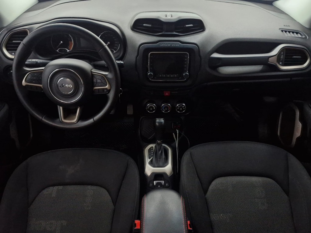 Imagem do veículo JEEP RENEGADE 1.8 FLEX AUTOMÁTICO - 2018 - PRETA
