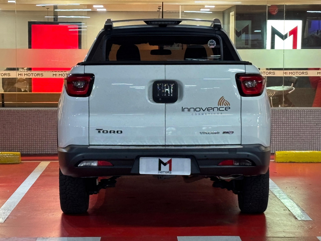 Imagem do veículo FIAT TORO VOLCANO 2.0 16V TURBO DIESEL  4WD AT9 - 2018 - BRANCO