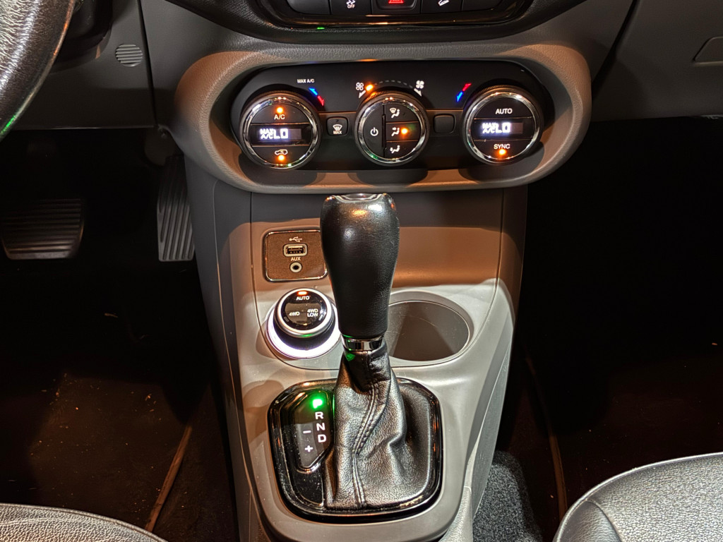 Imagem do veículo FIAT TORO VOLCANO 2.0 16V TURBO DIESEL  4WD AT9 - 2018 - BRANCO