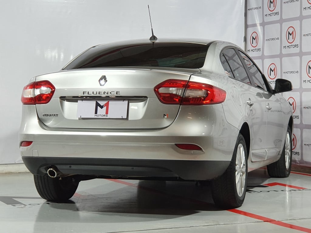Imagem do veículo RENAULT FLUENCE DYNAMIQUE PLUS 2.0 FLEX CVT - 2017 - PRATA
