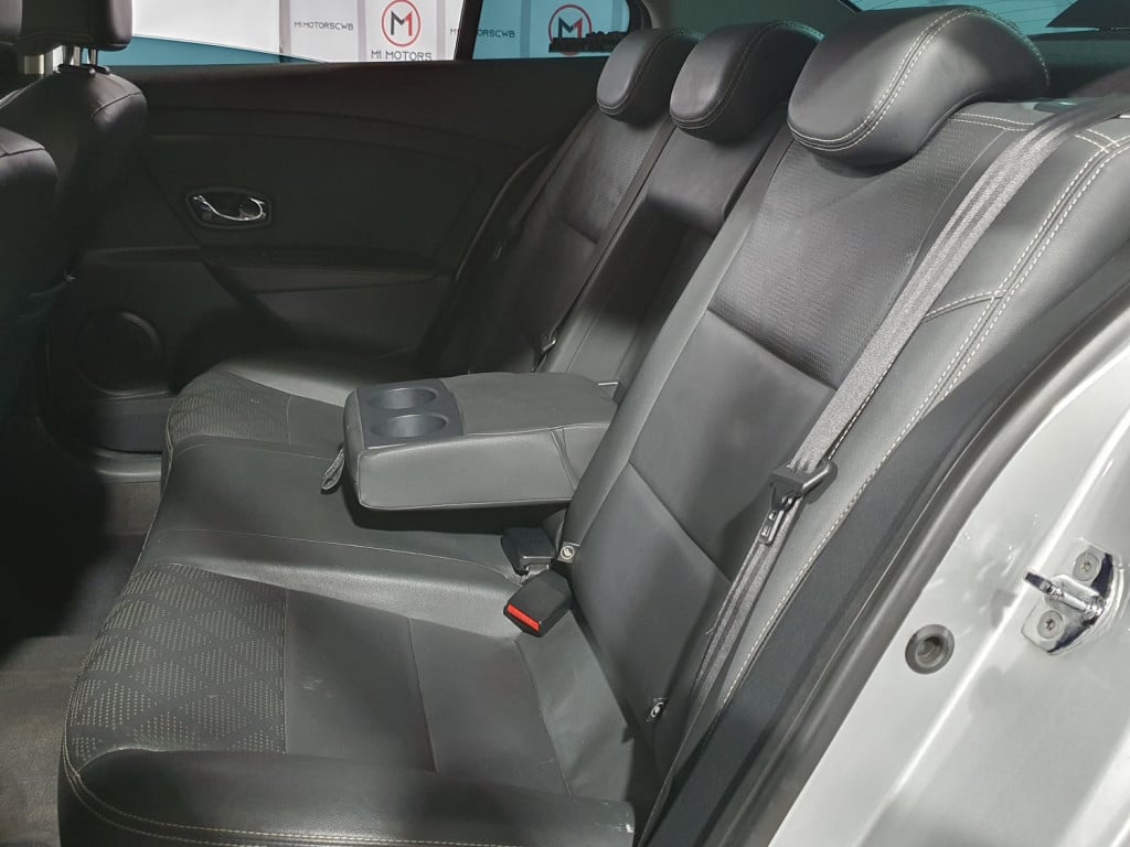 Imagem do veículo RENAULT FLUENCE DYNAMIQUE PLUS 2.0 FLEX CVT - 2017 - PRATA