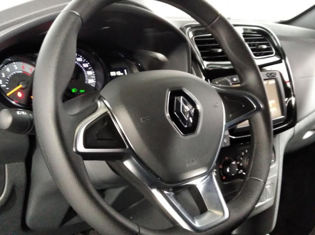 Imagem do veículo RENAULT SANDERO ZEN 1.0 SCE FLEX  MANUAL - 2020 - PRATA