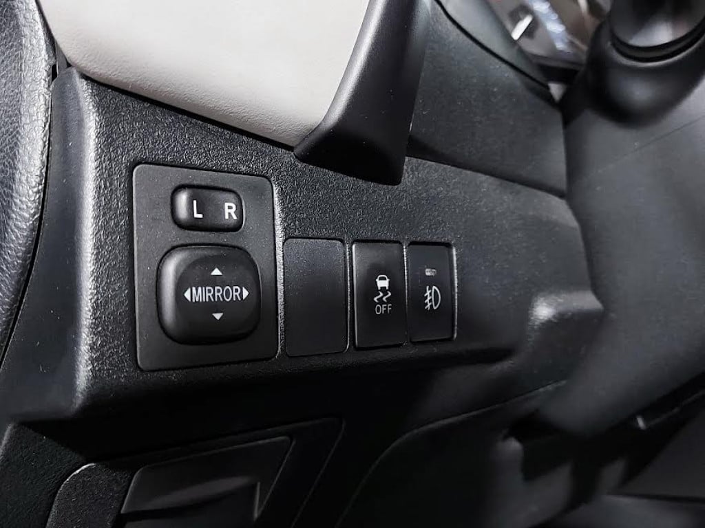 Imagem do veículo TOYOTA COROLLA GLI 1.8 FLEX 4P CVT - 2019 - PRETO