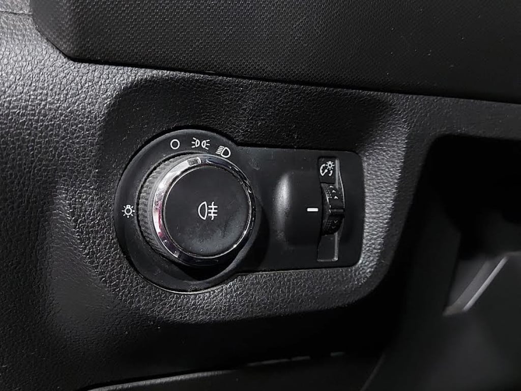 Imagem do veículo CHEVROLET PRISMA LT 1.4 MPFI FLEX MANUAL - 2018 - PRATA