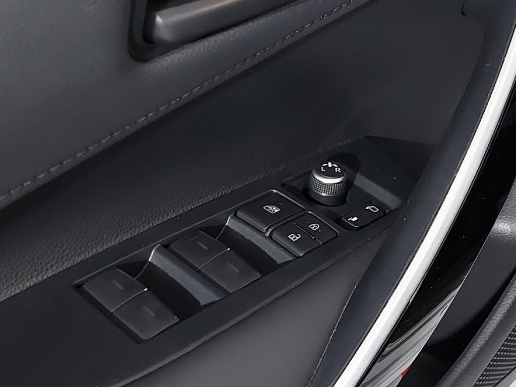 Imagem do veículo TOYOTA COROLLA XEI 2.0 FLEX 4P AUTOMÁTICO - 2021 - PRATA