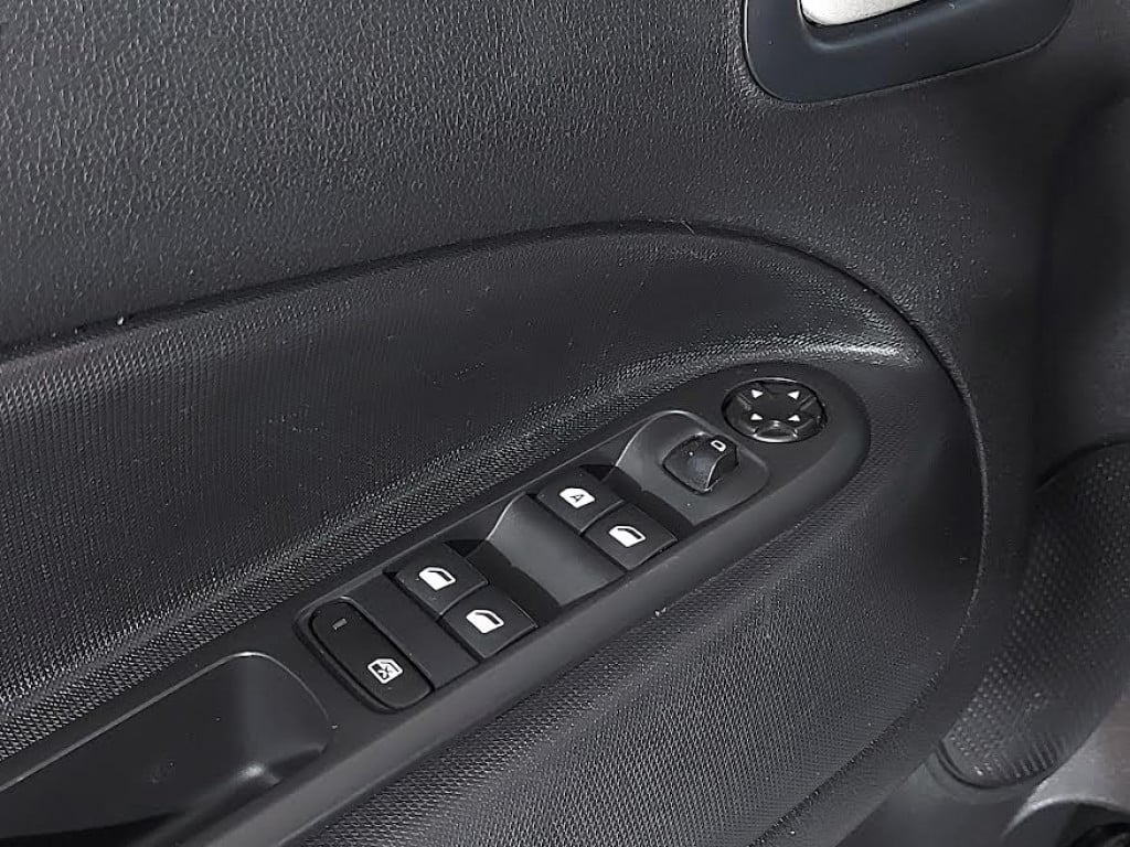 Imagem do veículo CITROËN AIRCROSS START 1.6 FLEX MANUAL - 2018 - PRATA