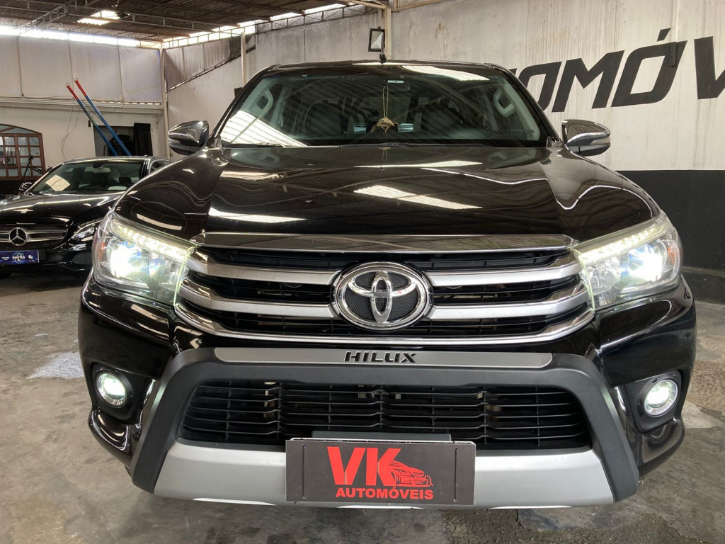 Imagem do veículo TOYOTA HILUX 2.8 D-4D TURBO DIESEL CD SRX 4X4 AUTOMÁTICO