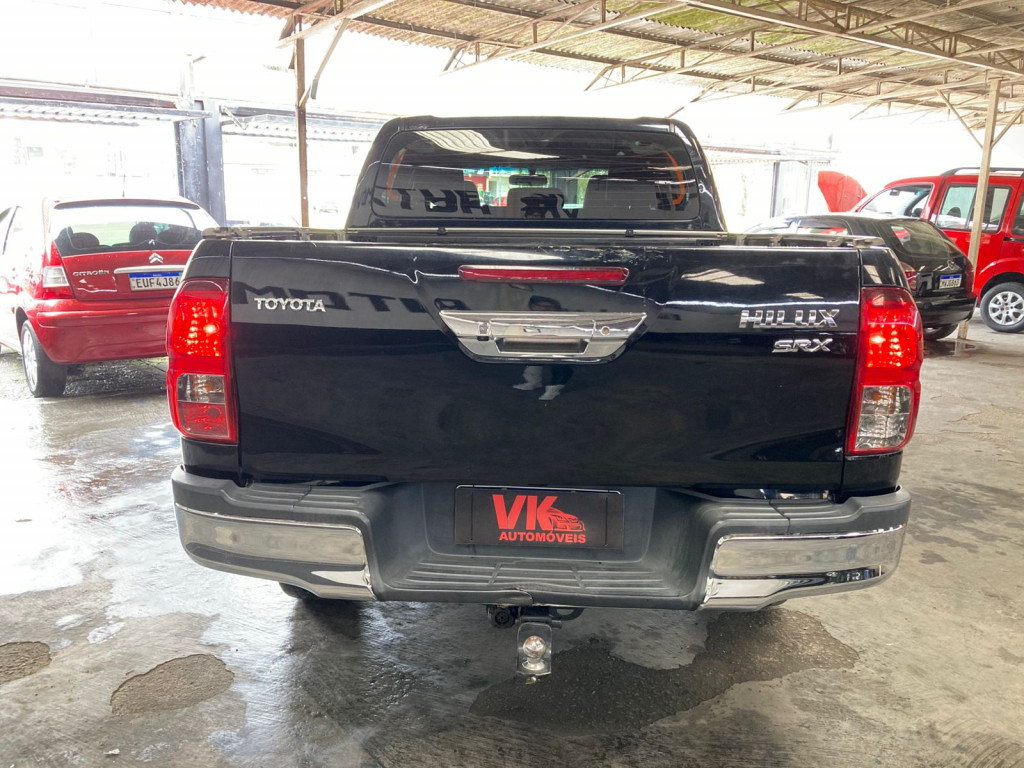 Imagem do veículo TOYOTA HILUX 2.8 D-4D TURBO DIESEL CD SRX 4X4 AUTOMÁTICO