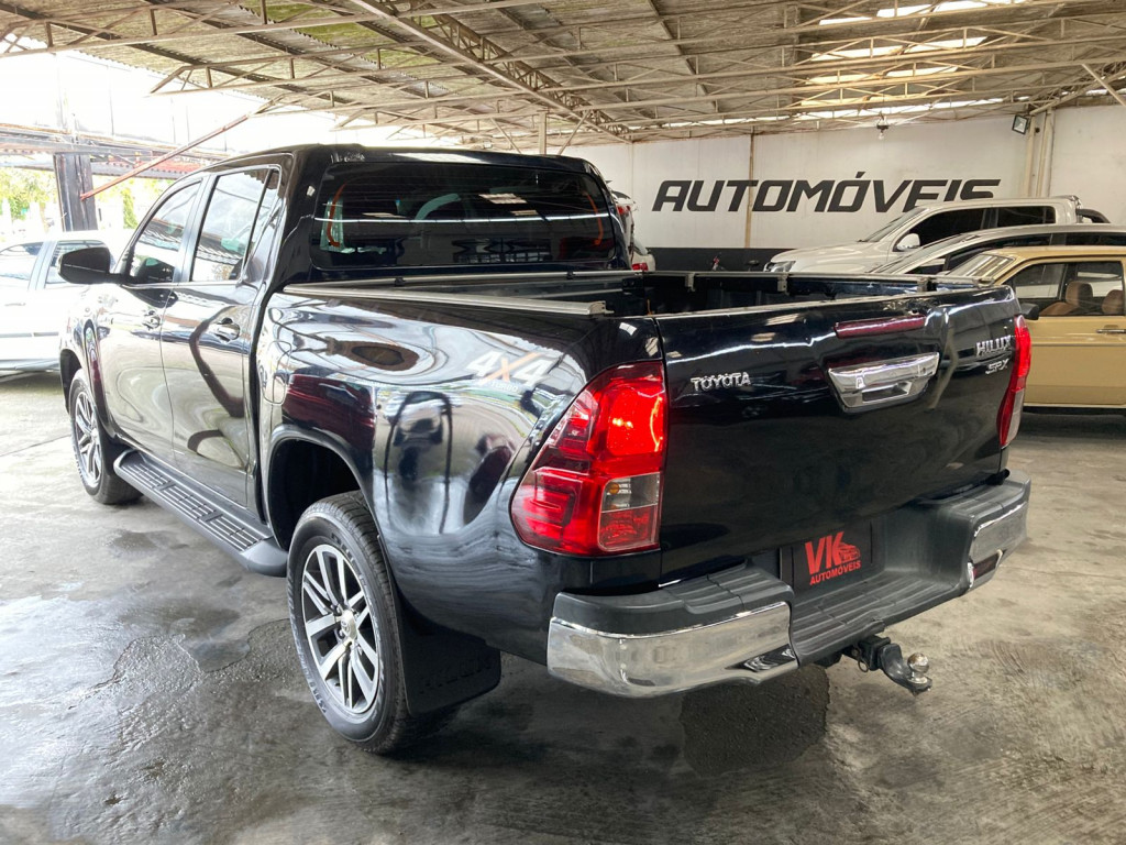 Imagem do veículo TOYOTA HILUX 2.8 D-4D TURBO DIESEL CD SRX 4X4 AUTOMÁTICO