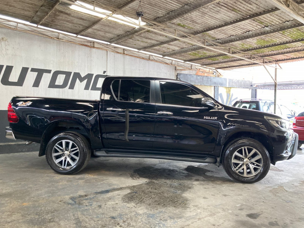 Imagem do veículo TOYOTA HILUX 2.8 D-4D TURBO DIESEL CD SRX 4X4 AUTOMÁTICO