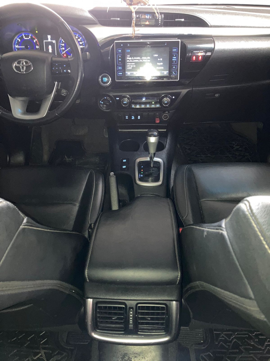 Imagem do veículo TOYOTA HILUX 2.8 D-4D TURBO DIESEL CD SRX 4X4 AUTOMÁTICO