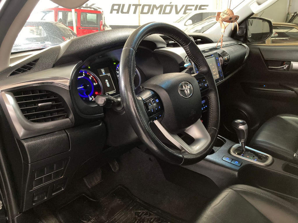 Imagem do veículo TOYOTA HILUX 2.8 D-4D TURBO DIESEL CD SRX 4X4 AUTOMÁTICO