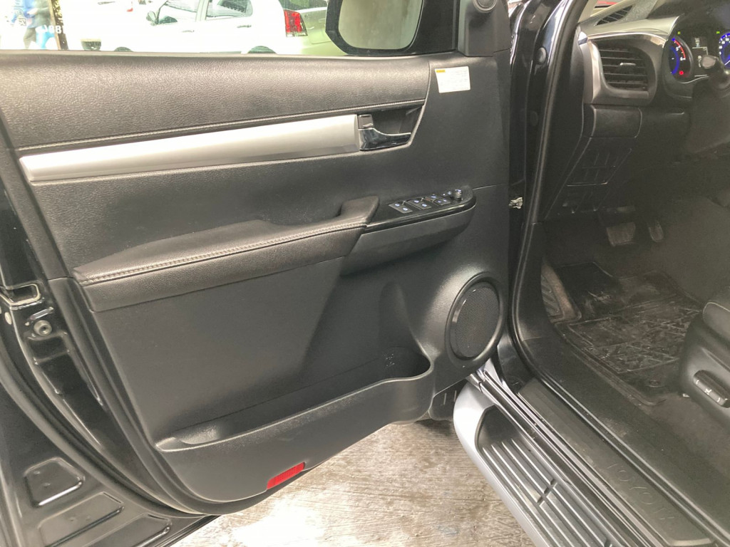 Imagem do veículo TOYOTA HILUX 2.8 D-4D TURBO DIESEL CD SRX 4X4 AUTOMÁTICO