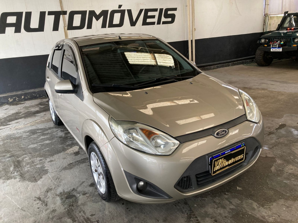 Imagem do veículo FORD FIESTA 1.6 MPI CLASS HATCH 8V FLEX 4P MANUAL