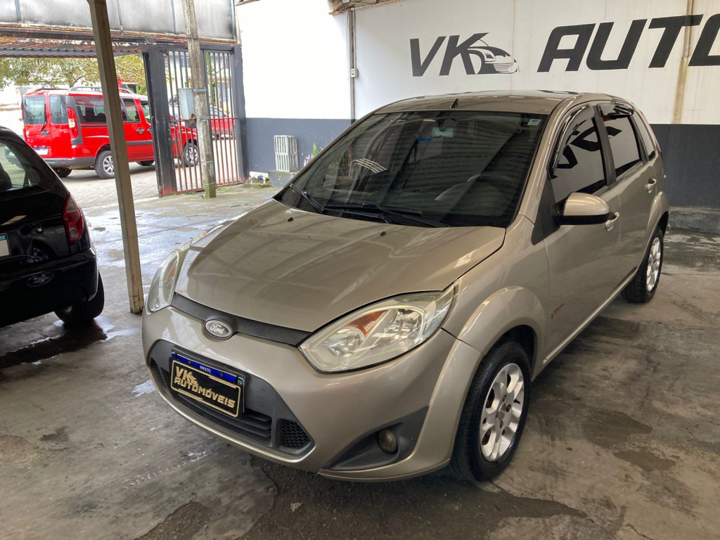 Imagem do veículo FORD FIESTA 1.6 MPI CLASS HATCH 8V FLEX 4P MANUAL